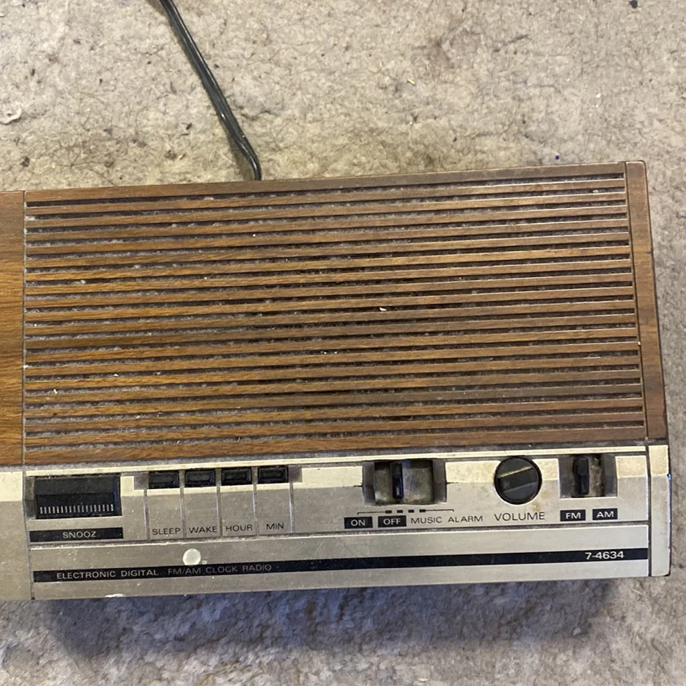 Vintage GE General Electric Clock Radio Alarm 7-4634A